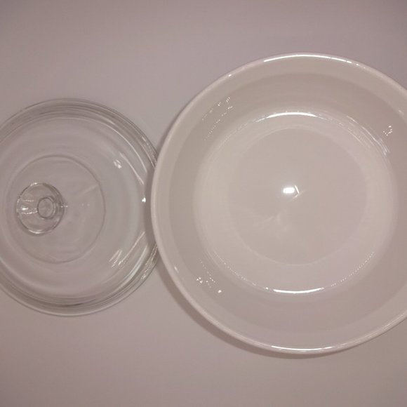 Round Corning Ware French White Covered Casserole Dish & Lid 2.5 L F-1-B - Picture 6 of 7